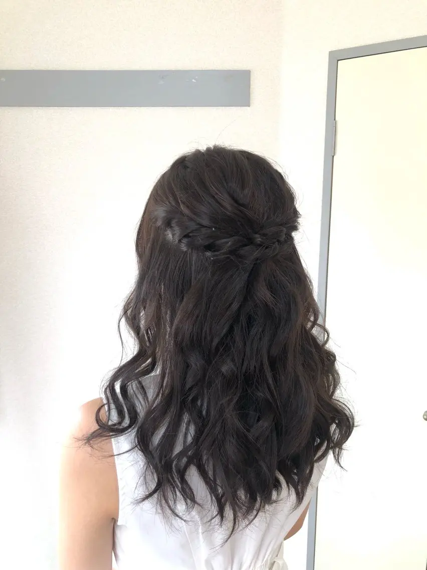 ロング ヘアアレンジ ハーフアップ ヘアセット salon *meehoのネイルデザイン