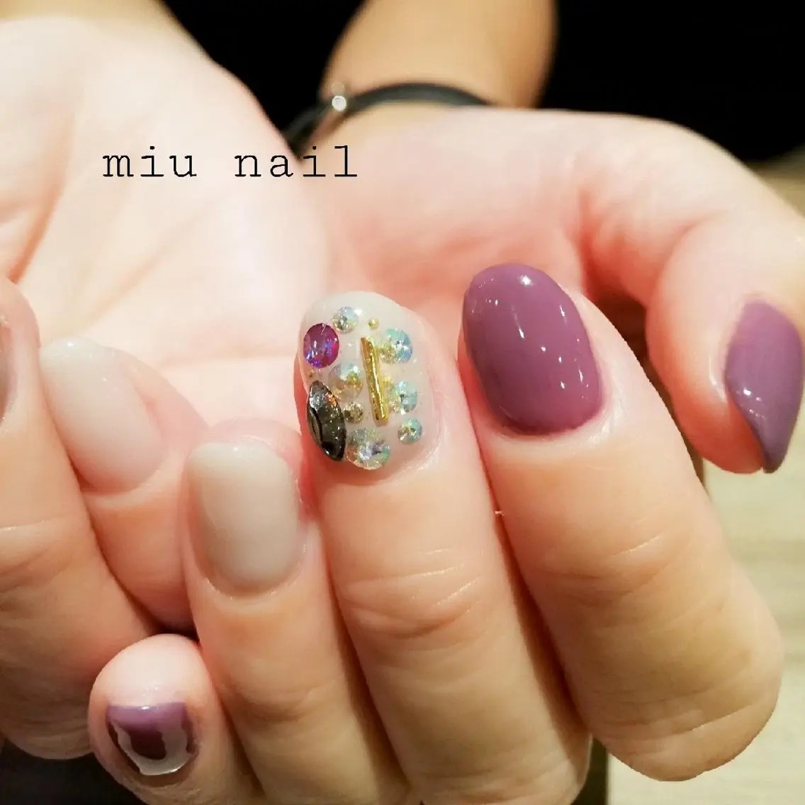 ネイル ワンカラーネイル ストーンネイル MIU nailのネイルデザイン