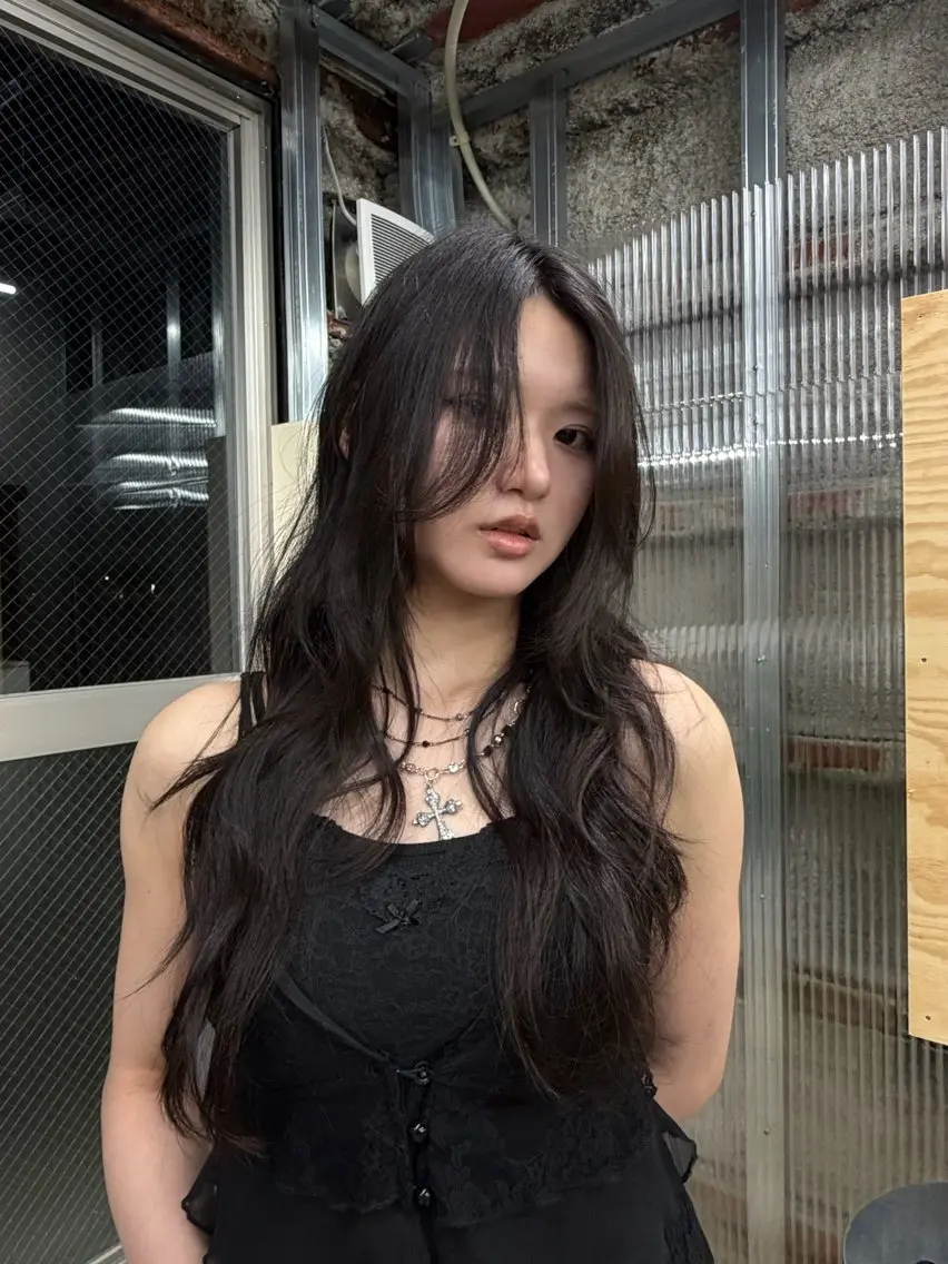 ロング カット 新谷 結菜のヘアスタイル