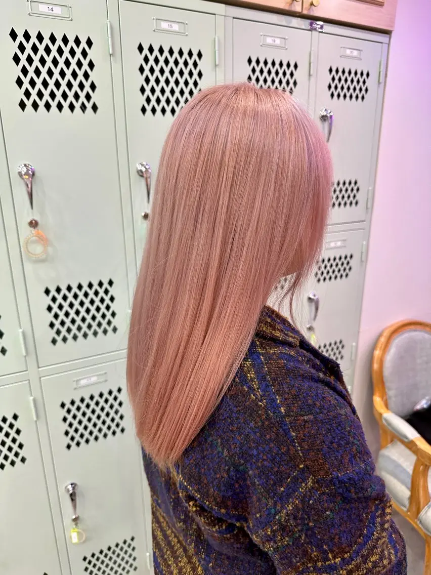 ロング カラー ベージュカラー ブリーチ ミルクティーベージュ カット ヘアカラー トリートメント ハイトーンレイヤー 顔まわりSOTAのヘアスタイル