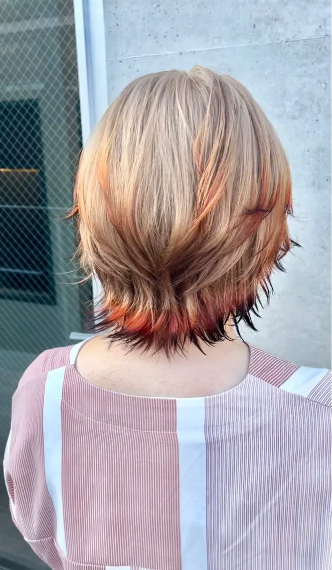 セミロング カラー インナーカラー 推し ブリーチ 髪質改善のヘアスタイル
