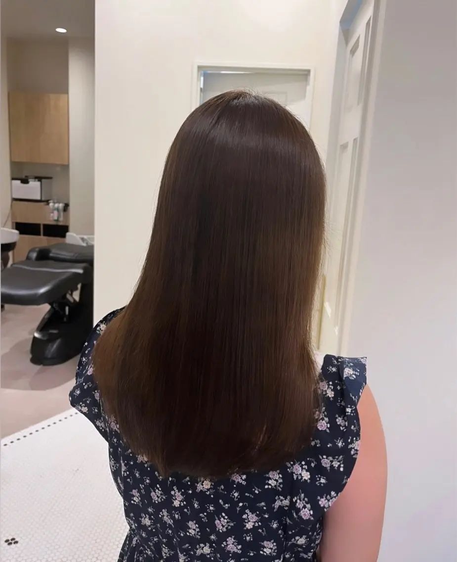 ロング カラー ブラウンカラー オリーブブラウン ヘアカラー トリートメント りく　レイヤーカット ケアブリーチのヘアスタイル