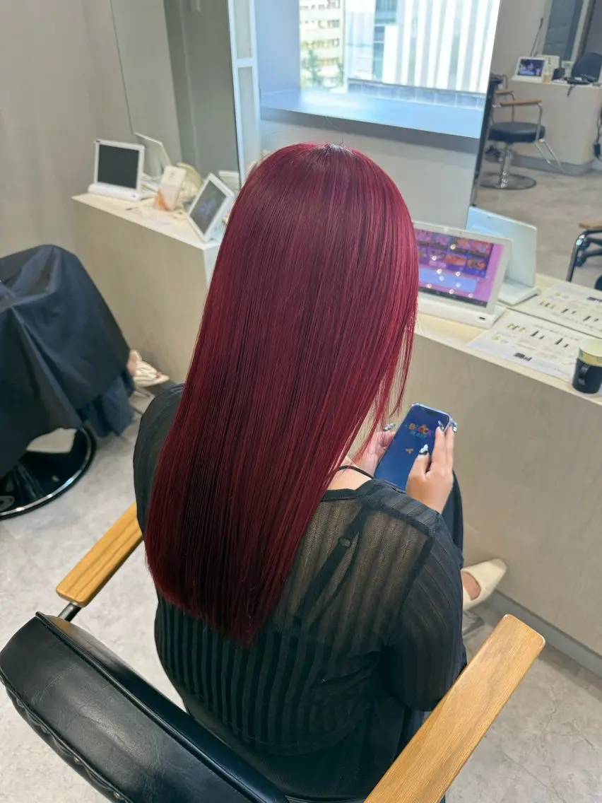 カラー ブリーチ ボルドーカラー soyon 心斎橋店のヘアスタイル