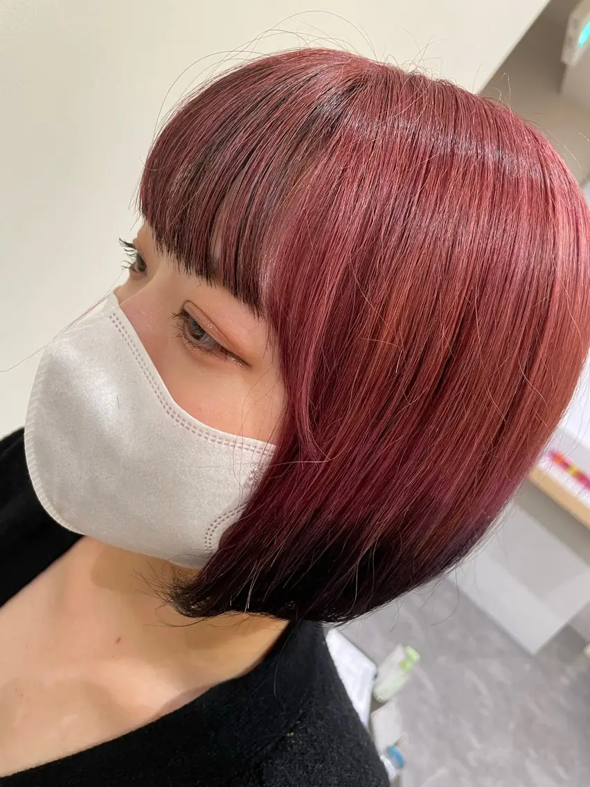 ショート カラー 黒髪 インナーカラー ピンクカラー Amour なぐらのヘアスタイル