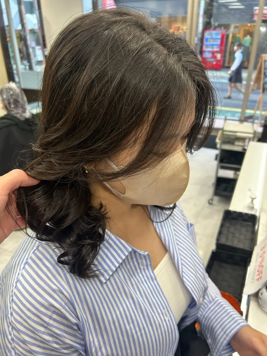 ミディアム カラー パーマ ヘアアレンジ ミディアムパーマ ブリーチ デザインカラー ダブルカラー ハイライトカラー カット ヘアカラー トリートメント ヘッドスパ ヘアセット 目黒 碧人のヘアスタイル