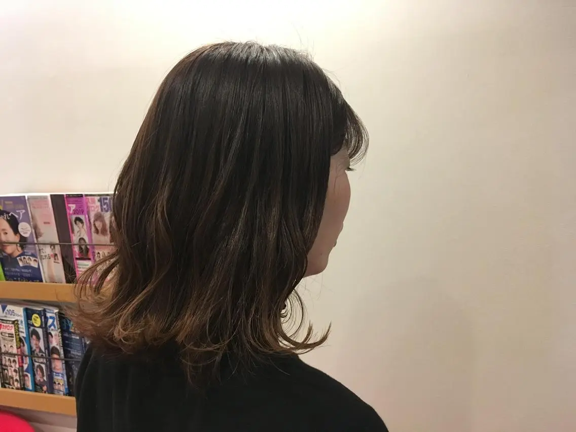 セミロング カラー グラデーションカラー コンドウ サラのヘアスタイル