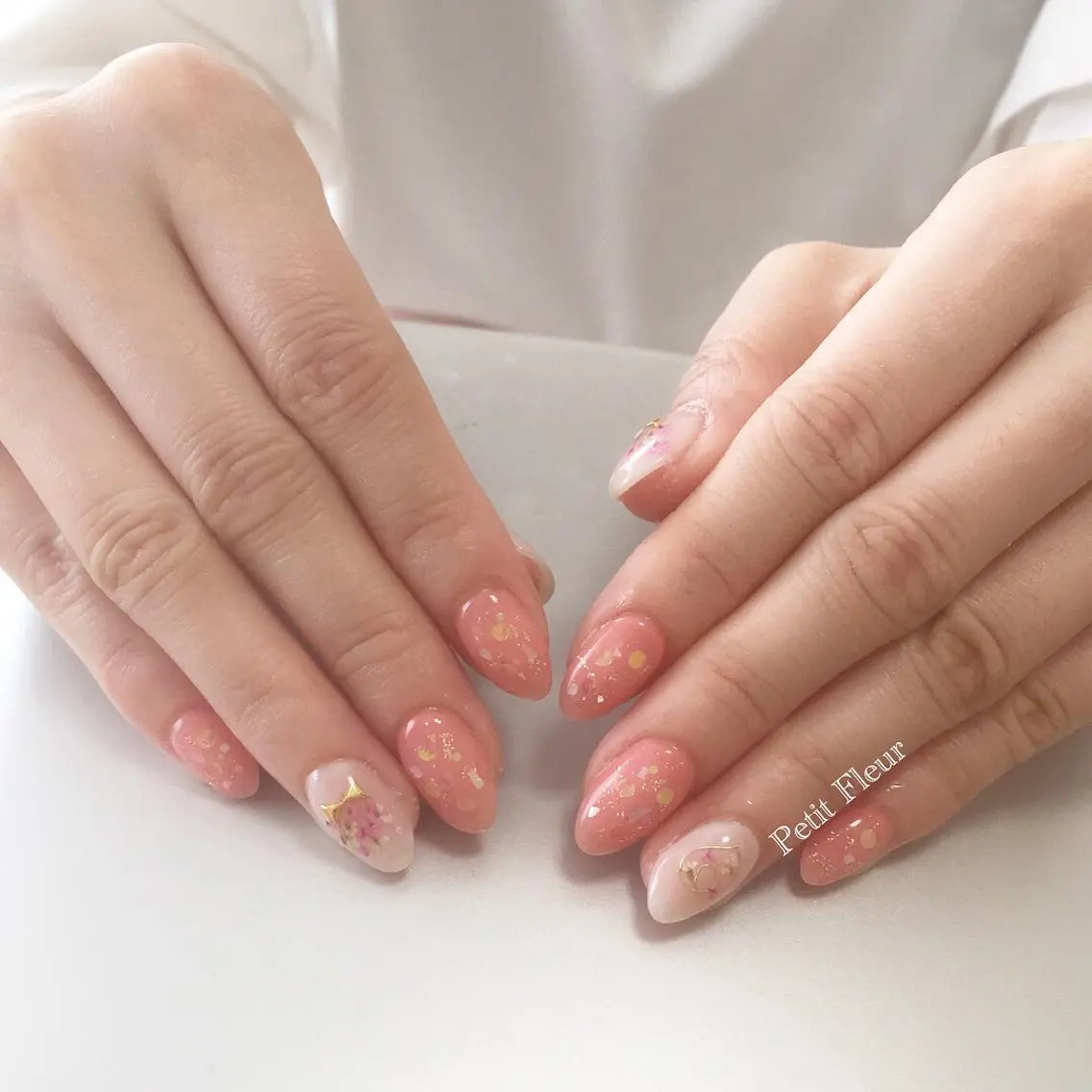 ネイル アートネイル フラワーネイル ハート ホログラムネイル キラキラネイル 青柳 亜梨奈のマツエク・マツパデザイン