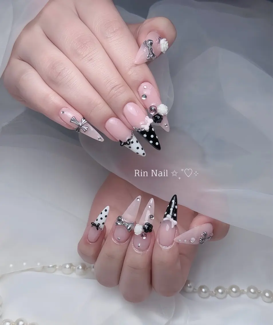 ネイル ボルドー フレンチネイル グラデーション キラキラネイル 韓国ネイル ハンドネイル Rin Nail Shinokuboのネイルデザイン