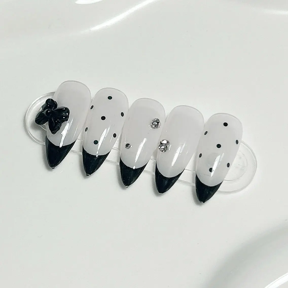 迷ったらこれ❗️ガーリードッドdesign🎀🖤の写真