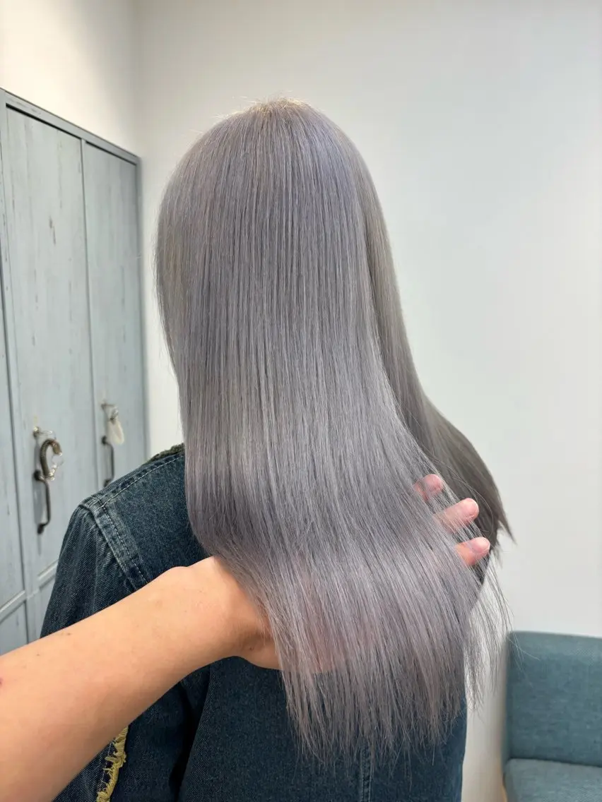 ロング カラー ブリーチ シルバー ホワイトシルバー ヘアカラー トリートメント 名古屋/デザイン/ ブリーチ/松井亮磨のヘアスタイル