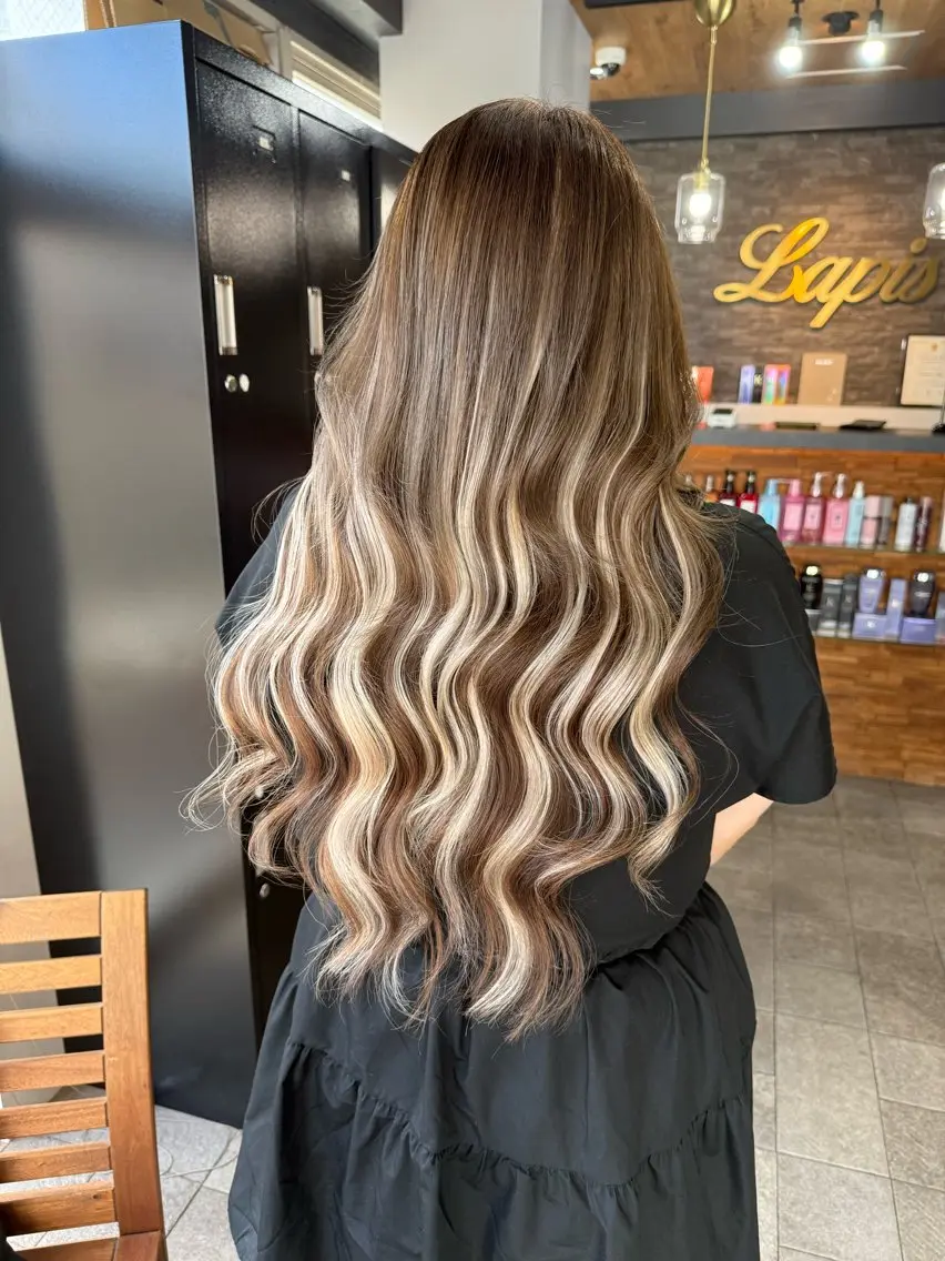 ロング カット ヘアカラー エクステ RIEブリーチ& エクステ特化型のヘアスタイル