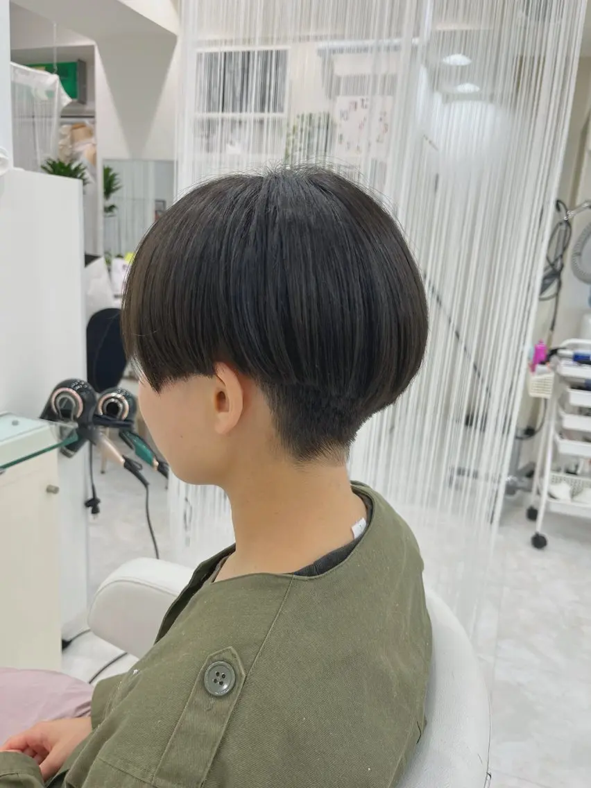 ショート カラー ベージュカラー オリーブベージュ カット 山森 大地のヘアスタイル