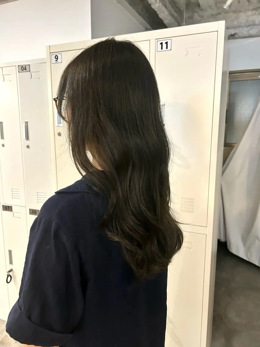 セミロング カラー 透明感カラー オリーブカラー chico .のヘアスタイル