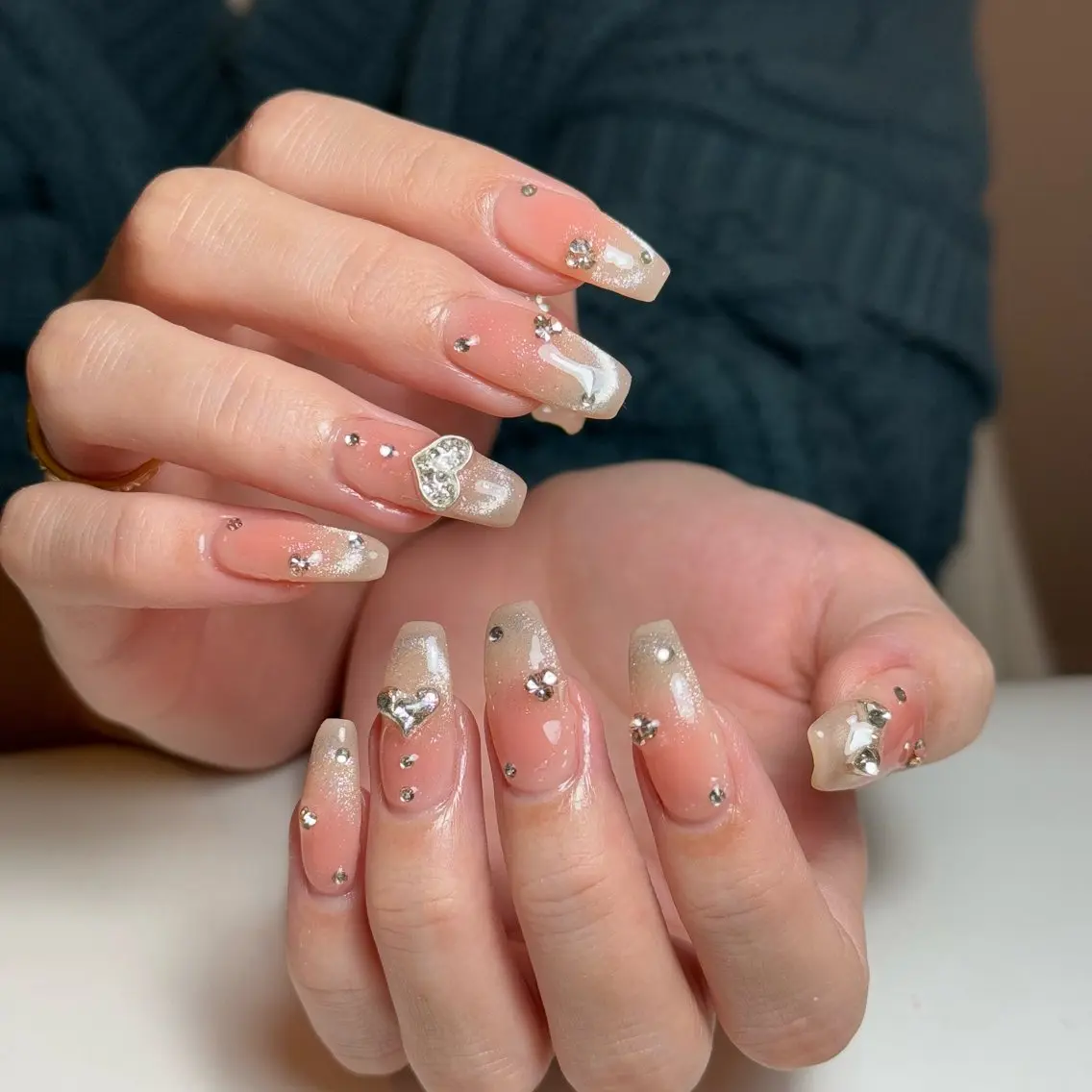 ネイル チークネイル フレンチネイル グラデーション キラキラネイル 韓国ネイル ハンドネイル Risa_ Nailのネイルデザイン