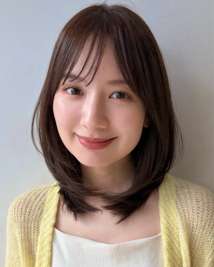 ミディアム カラー ベージュカラー 透明感カラー レイヤーカット あやめ【顔まわり/レ イヤー/柔らかカラ】のヘアスタイル