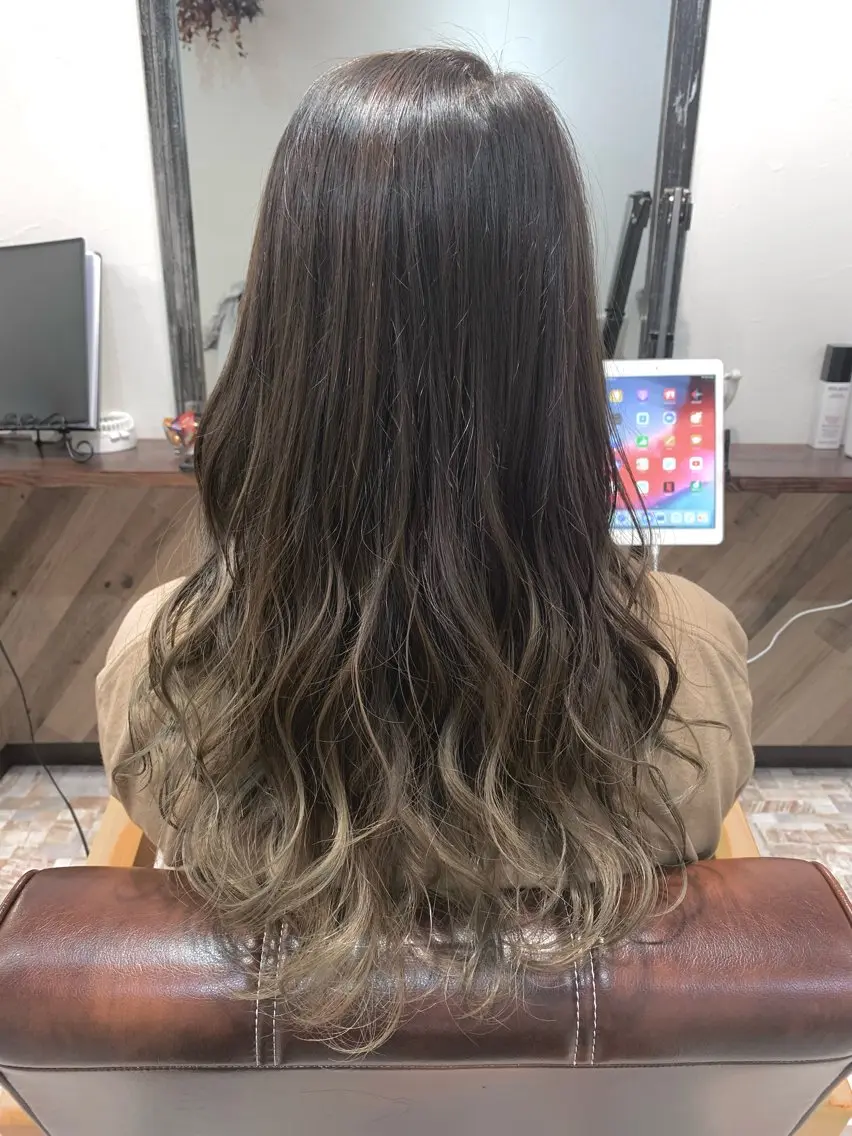 カット & グラデーションカラーの写真