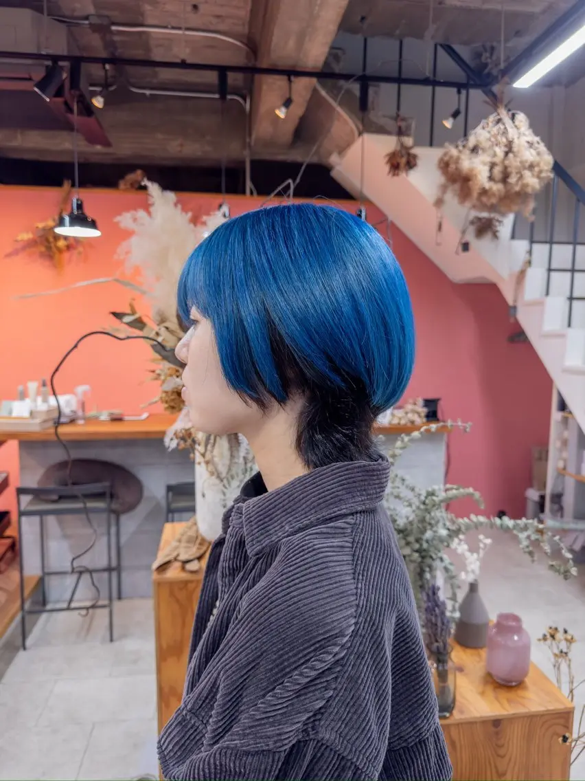 ショート カラー ブリーチ ブルーカラー デザインカラー ヘアカラー 🎨カラー専門家🎨 チャーリーのヘアスタイル