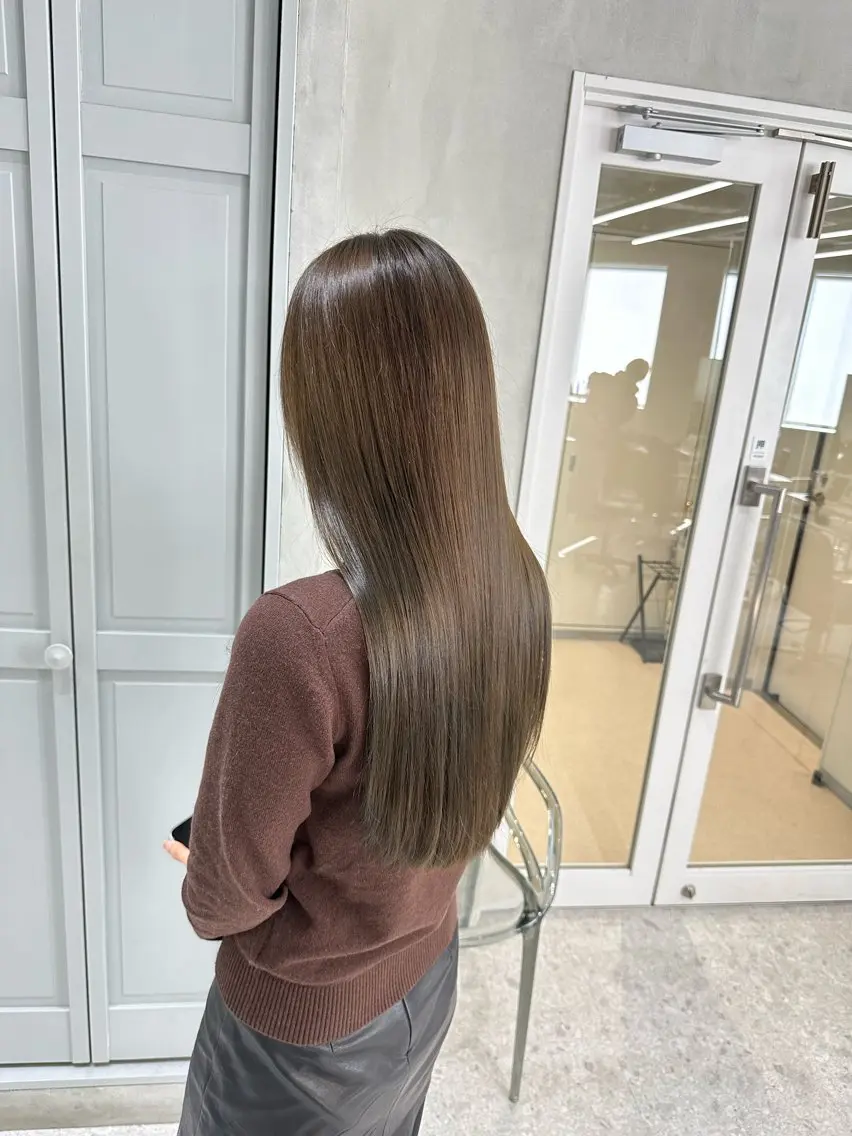 カット+Premium艶髪ストレート(縮毛矯正)の写真