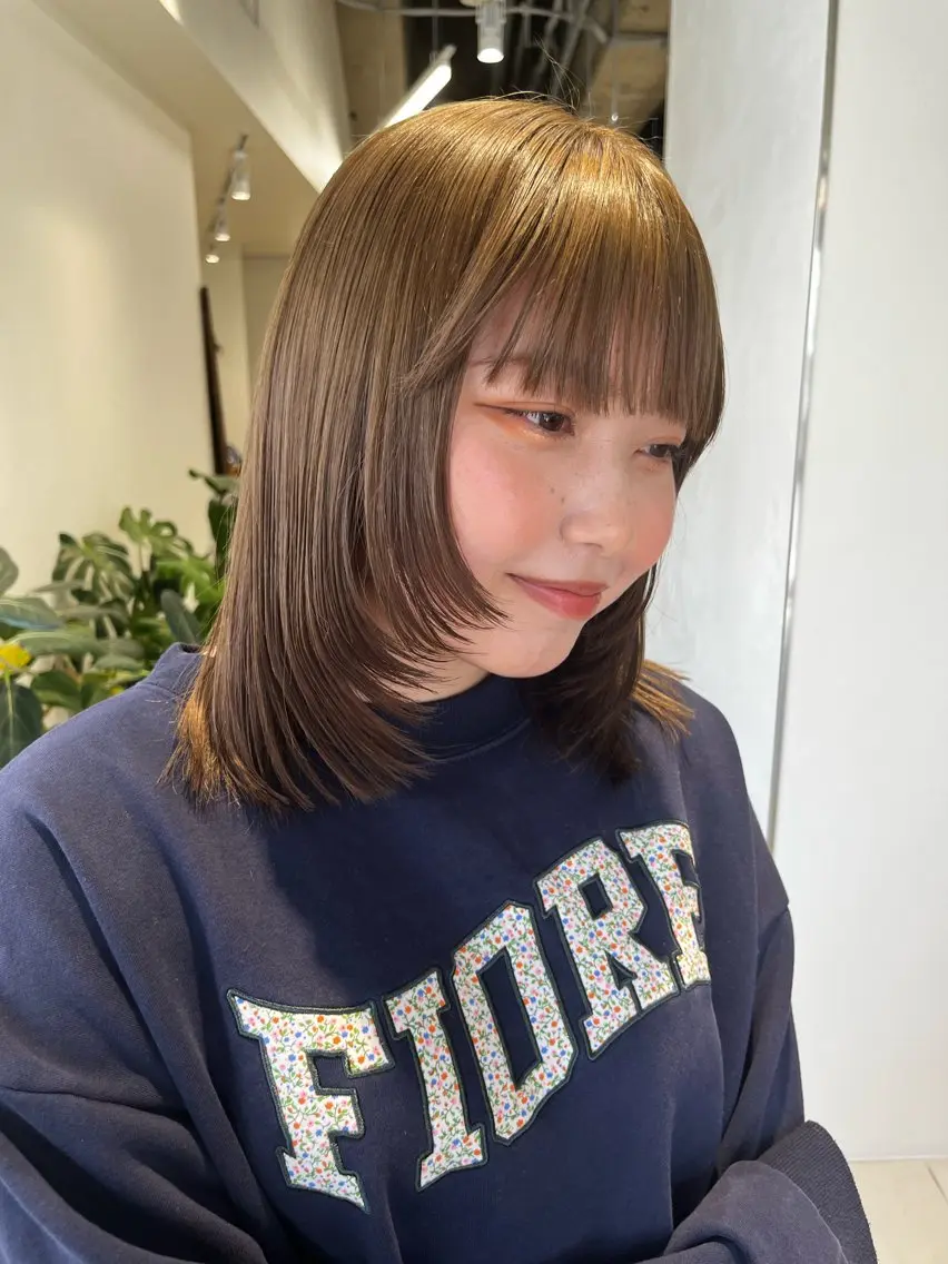 ミディアム カラー ベージュカラー 顔まわりレイヤー レイヤーカット カット ヘアカラー トリートメント レイヤーカット/ブラ ウンカラー/河野凜のヘアスタイル