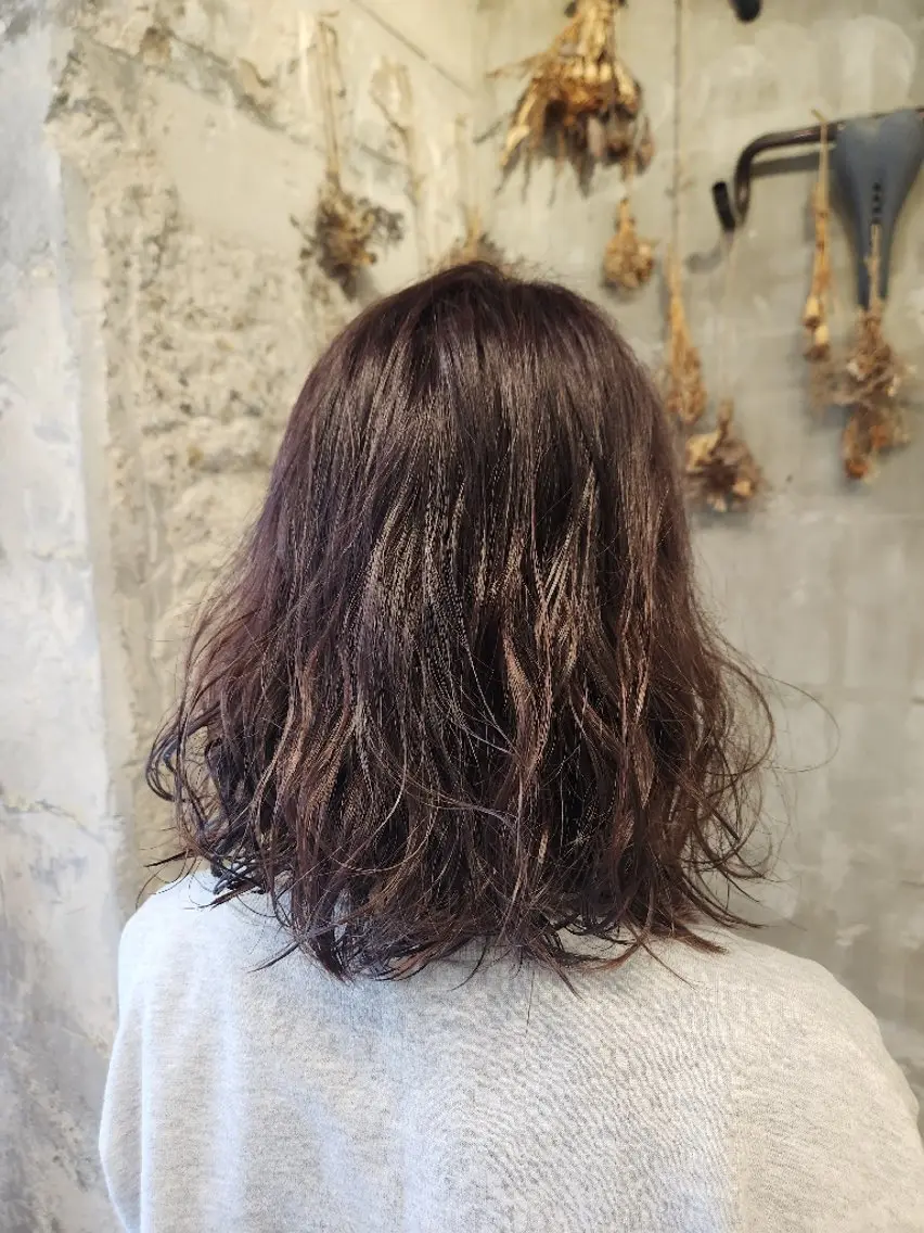 パーマ ミディアム カット パーマ トリートメント 井尻 柚都歩のヘアスタイル