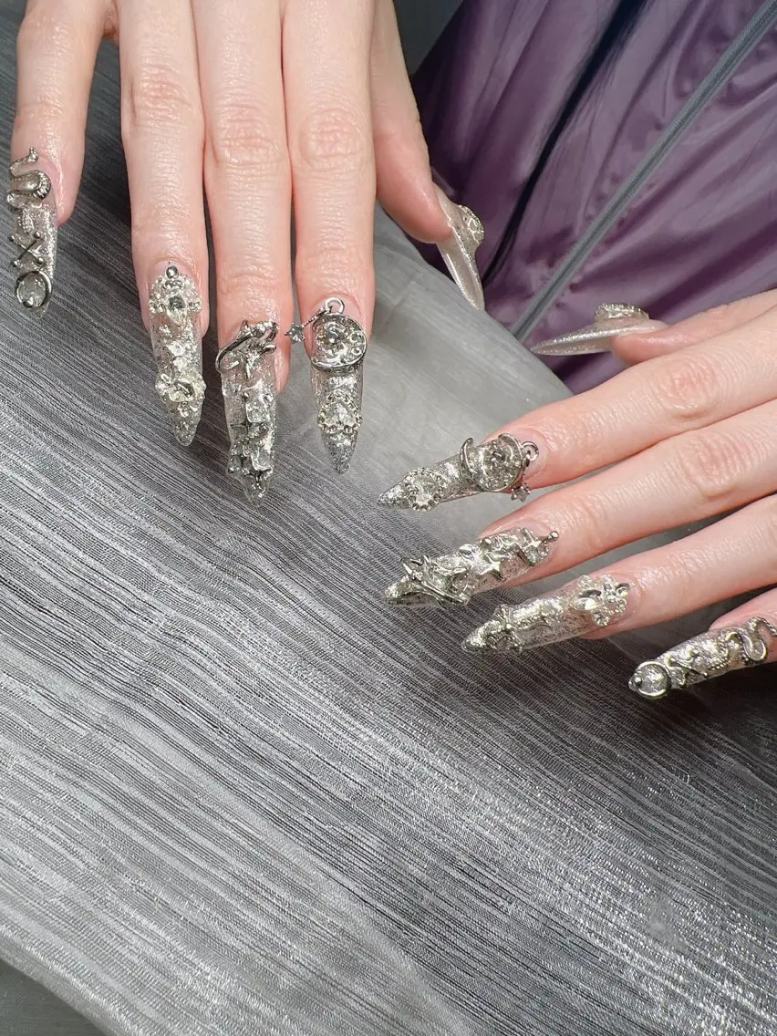 ネイル 長さ出し グラデーション 卒業式 キラキラネイル マグネットネイル Lee Nailsのネイルデザイン
