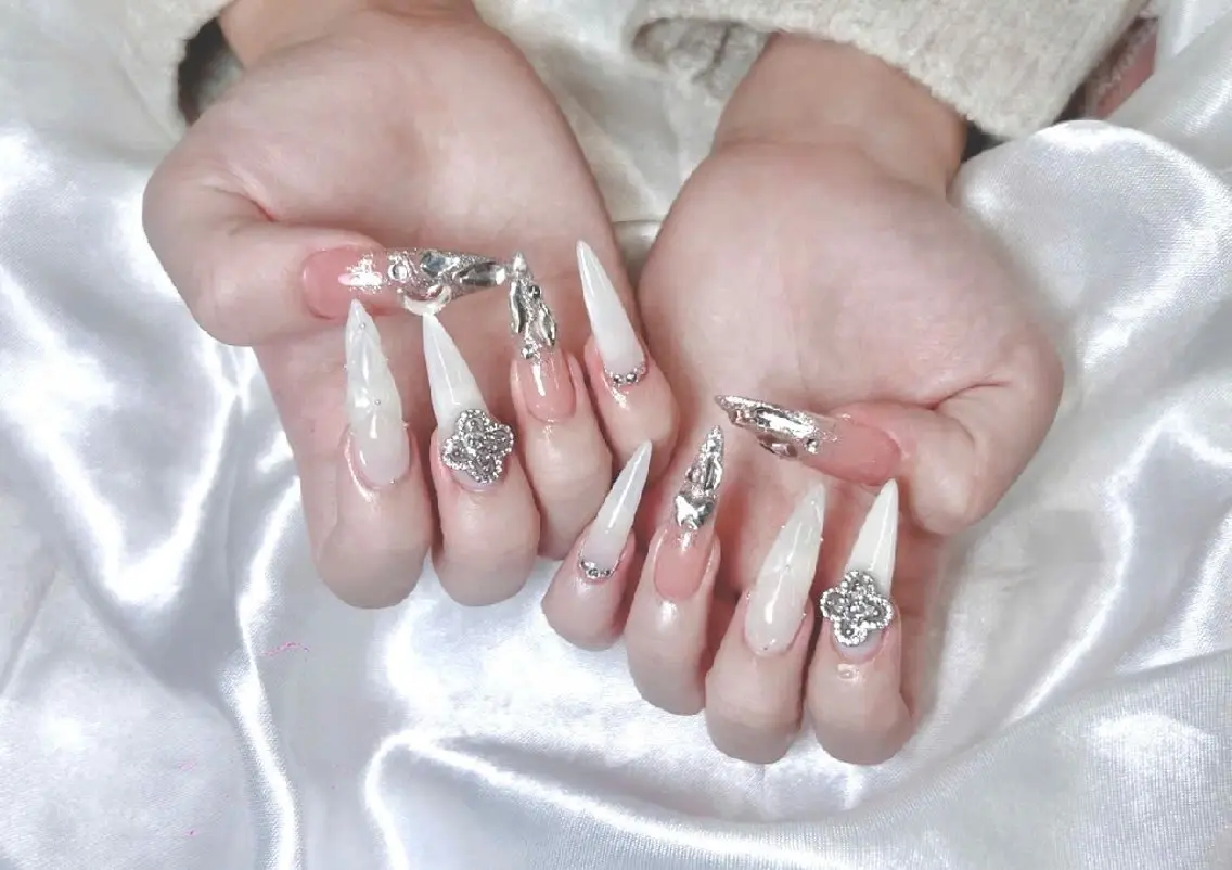 ネイル 成人式 フラッシュネイル フレンチネイル ジェルネイル グラデーション Umiko🪆 Nailのネイルデザイン
