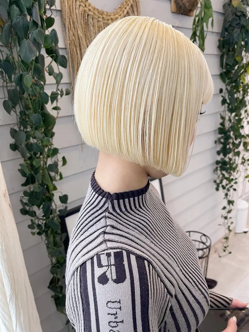 ミディアム カラー 抜きっぱなしブロンド ボブ ヘアカラー トリートメント AiM 大名　似合わせカットのヘアスタイル