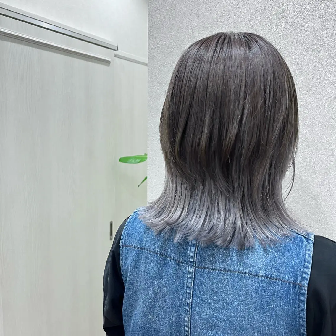 ミディアム カラー ベージュカラー ブルーカラー インナーカラー シルバー シルバーベージュ 🍇おぐら めぐみ🍇のヘアスタイル