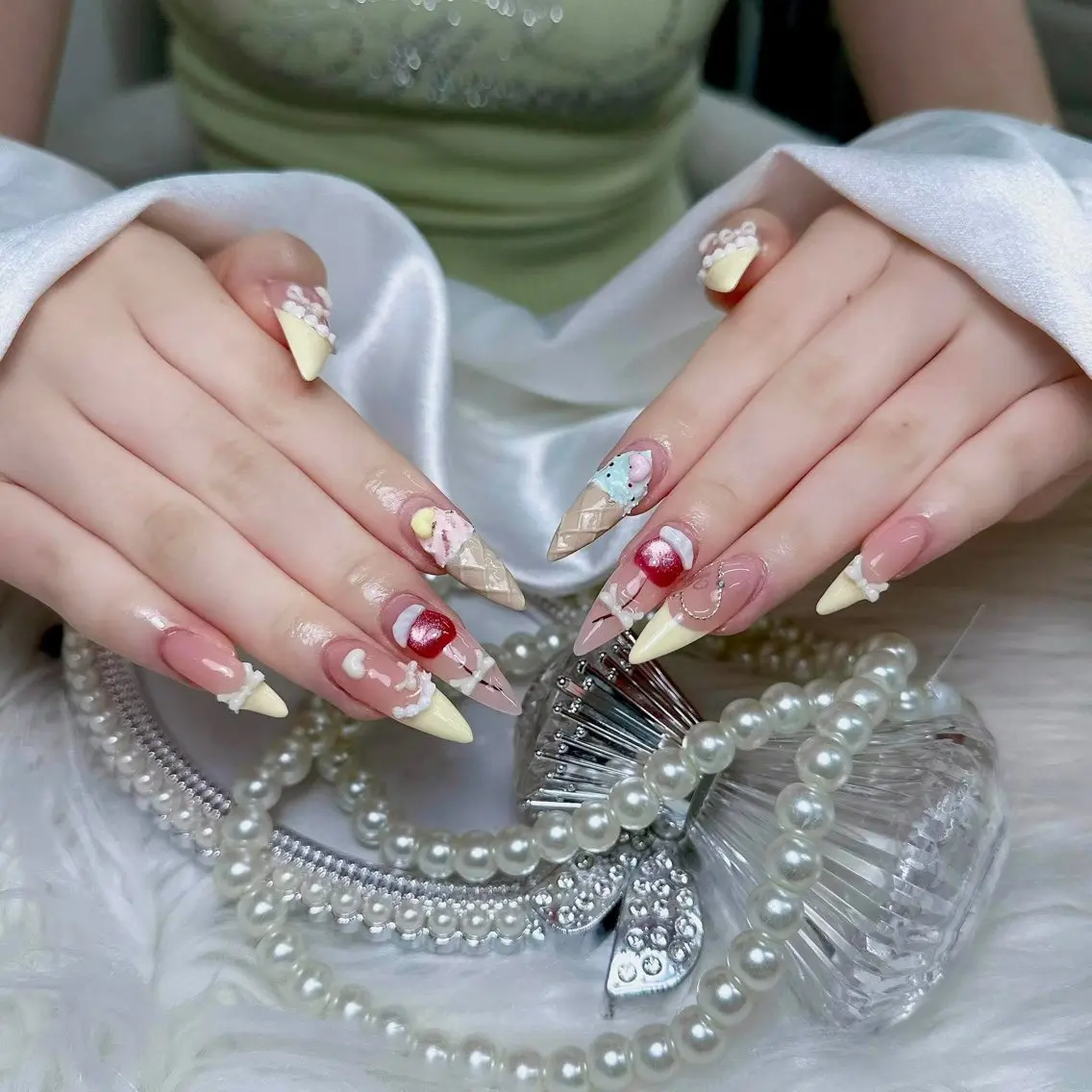 ネイル フラワーネイル ジェルネイル キラキラネイル 韓国ネイル 持ち込み ハンドネイル Nova Nailのネイルデザイン