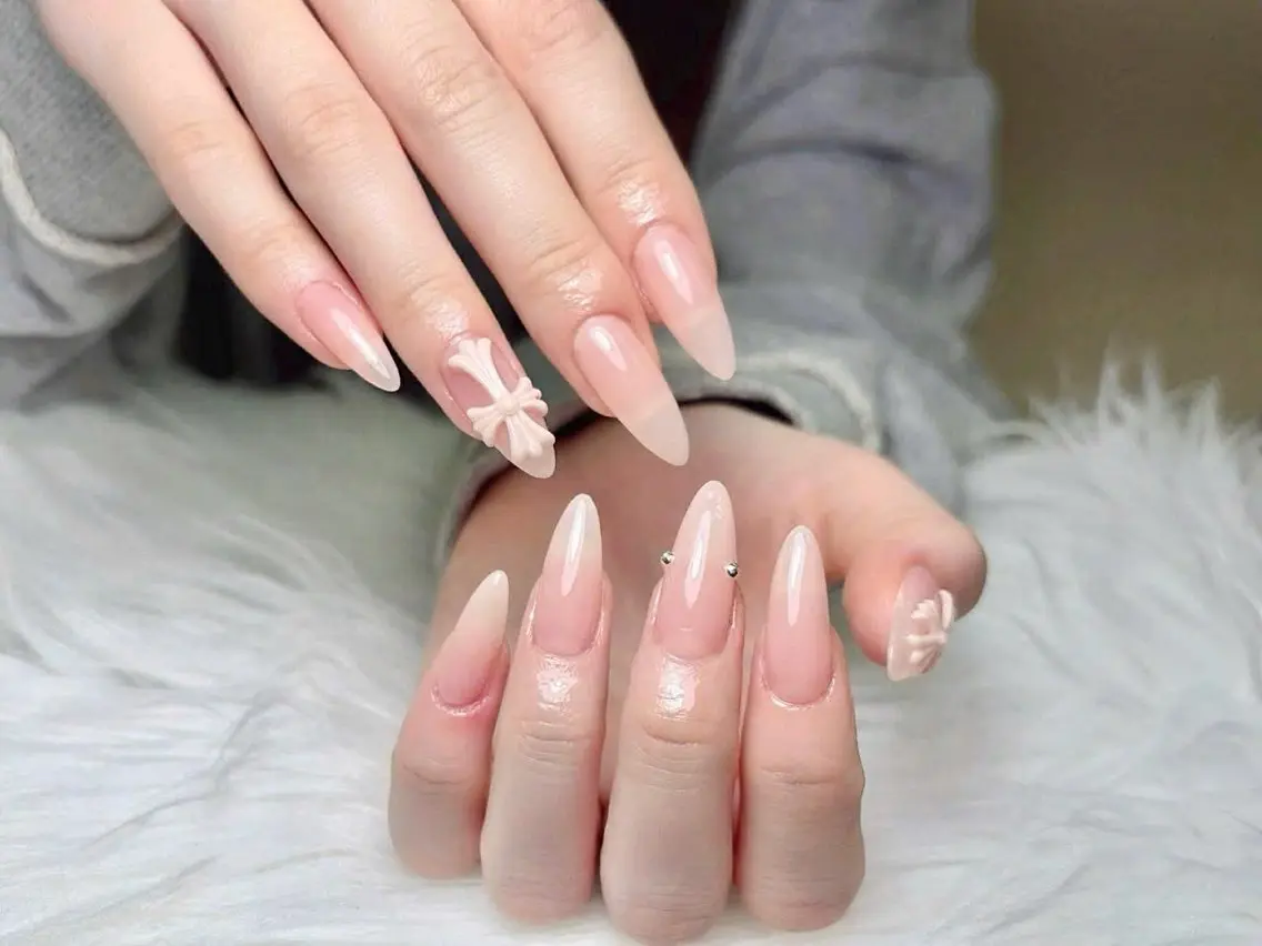 ネイル アートネイル ボルドー フレンチネイル ジェルネイル 氷ネイル・うるうるネイル ハンドネイル Julie NailSalonのネイルデザイン