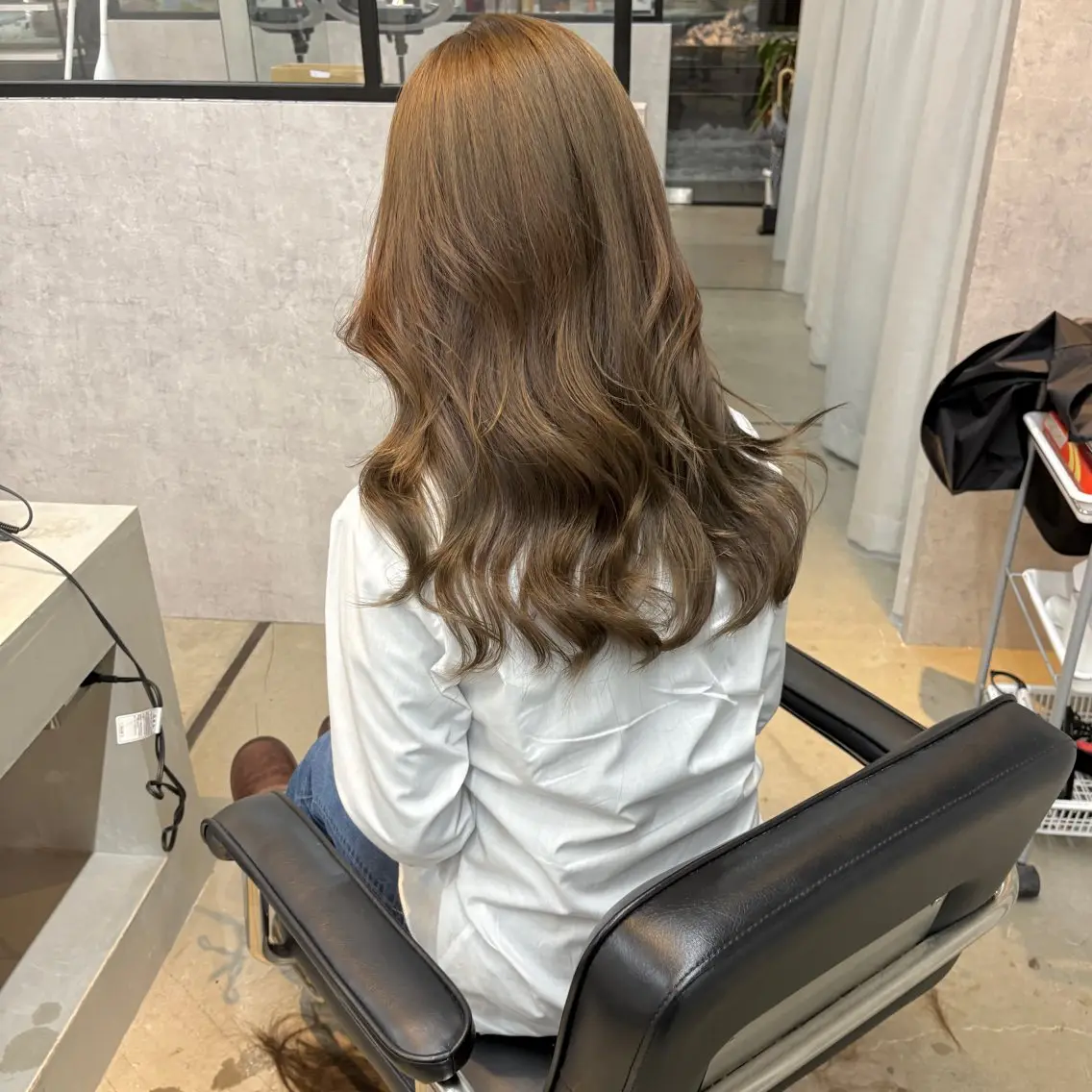 ミディアム カラー ブリーチ ダブルカラー ブリーチなしカラー オリーブカラー レイヤーカット カット ヘアカラー トリートメント はちすか るかのヘアスタイル