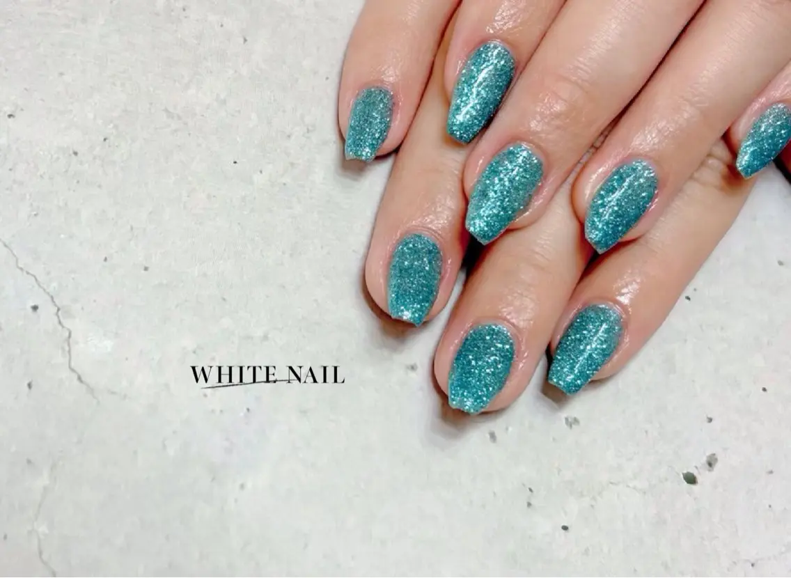 ネイル ラメ(グリッター) ワンカラーネイル ハンドネイル WHITE NAIL ホワイトネイルのネイルデザイン