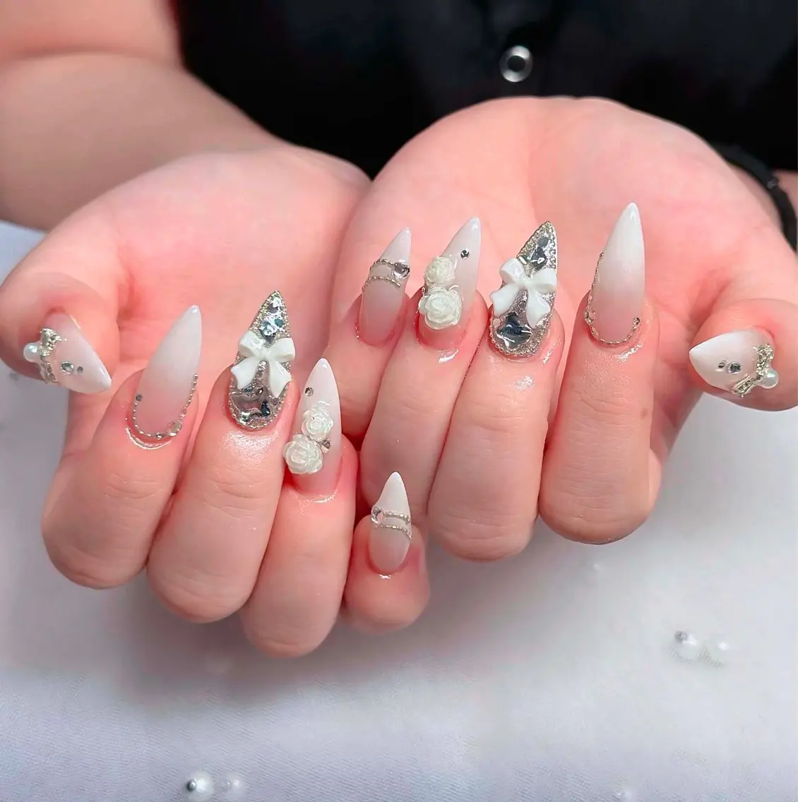 ネイル アートネイル ボルドー フレンチネイル ジェルネイル 氷ネイル・うるうるネイル ハンドネイル Julie NailSalonのネイルデザイン