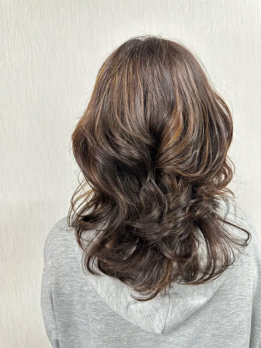 セミロング セミロングパーマ ハイライト エンゼルス美容室斉間 圭司のヘアスタイル