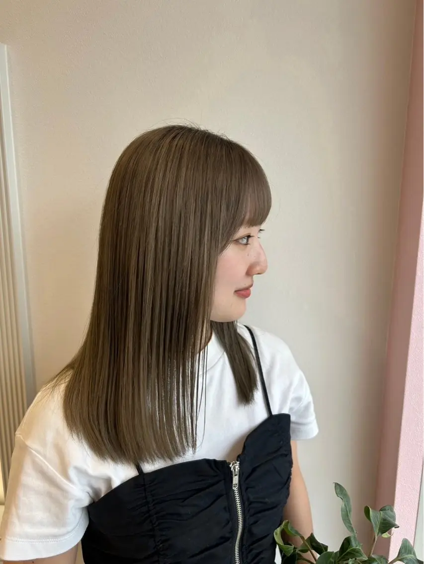 ロング カラー momb 折戸結菜のヘアスタイル