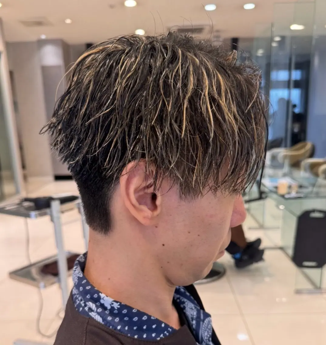 ショート カラー パーマ ツイストスパイラルパーマ メッシュ スパイラルパーマ カット ヘアカラー パーマ EARTH勝田台 吉永嵐のヘアスタイル