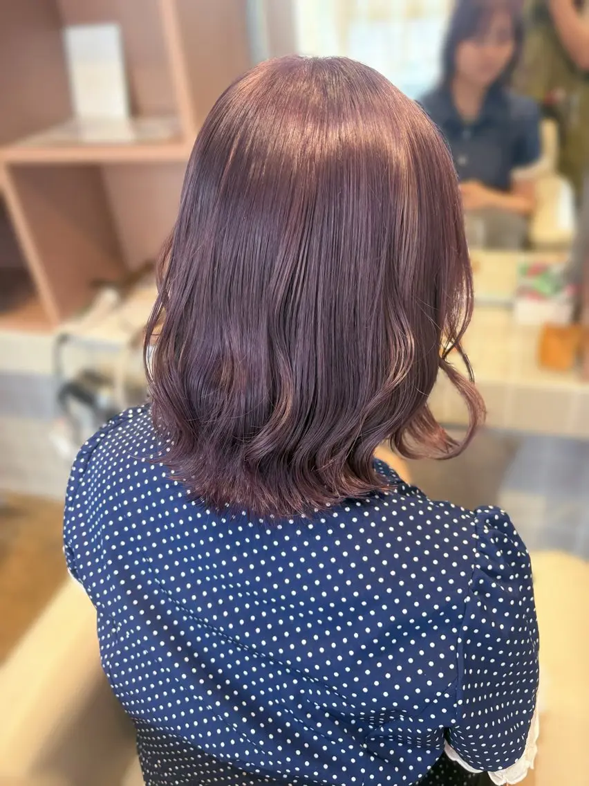 ミディアム カラー ブリーチ 透明感カラー カット ヘアカラー 秋吉 結愛のヘアスタイル