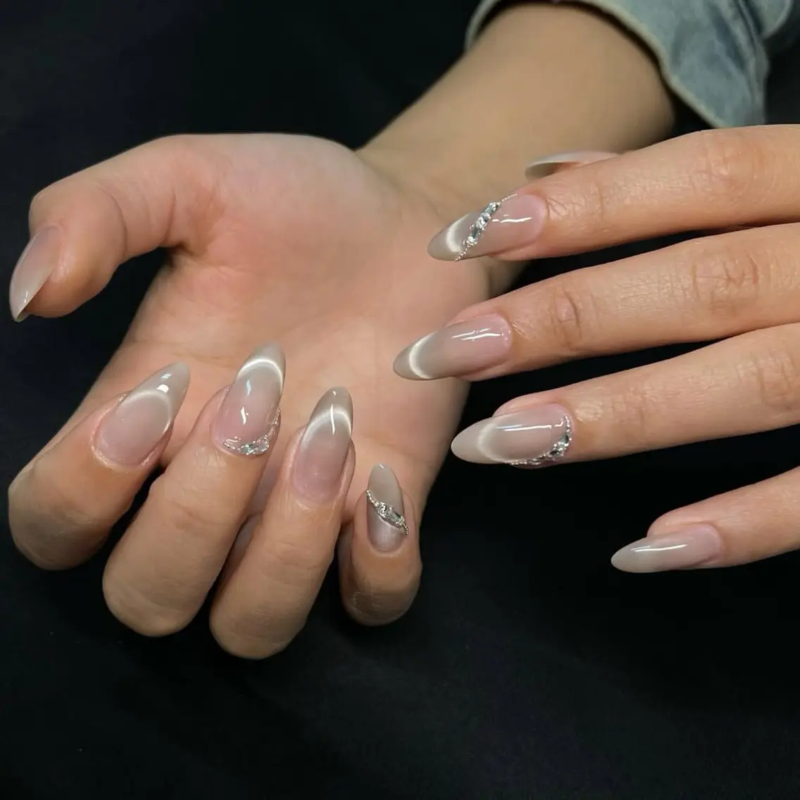 ネイル チークネイル ドット フレンチネイル グラデーション 韓国ネイル ハンドネイル Minette nailrinrinのネイルデザイン
