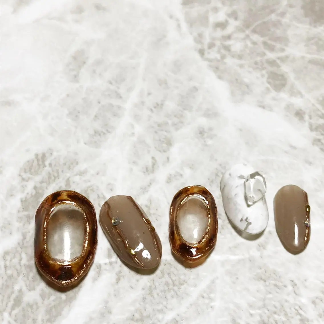 ネイル べっ甲ネイル thrush nailsのネイルデザイン