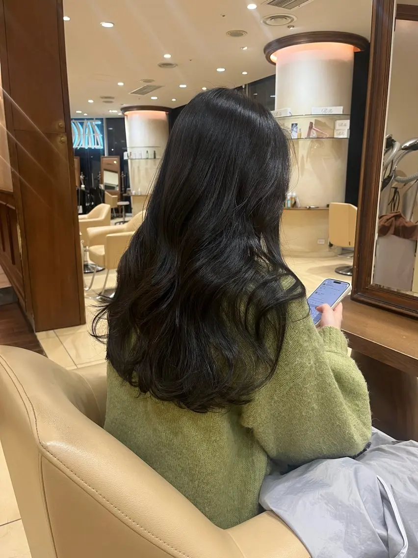 ロング 汐折 幸莉のヘアスタイル