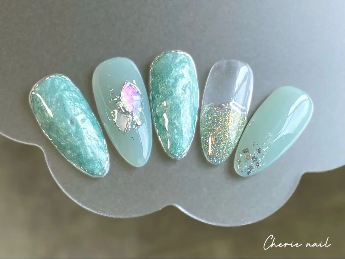 ネイル ジェルネイル 水色 ミラーネイル 夏ネイル Cherienail yunaのネイルデザイン