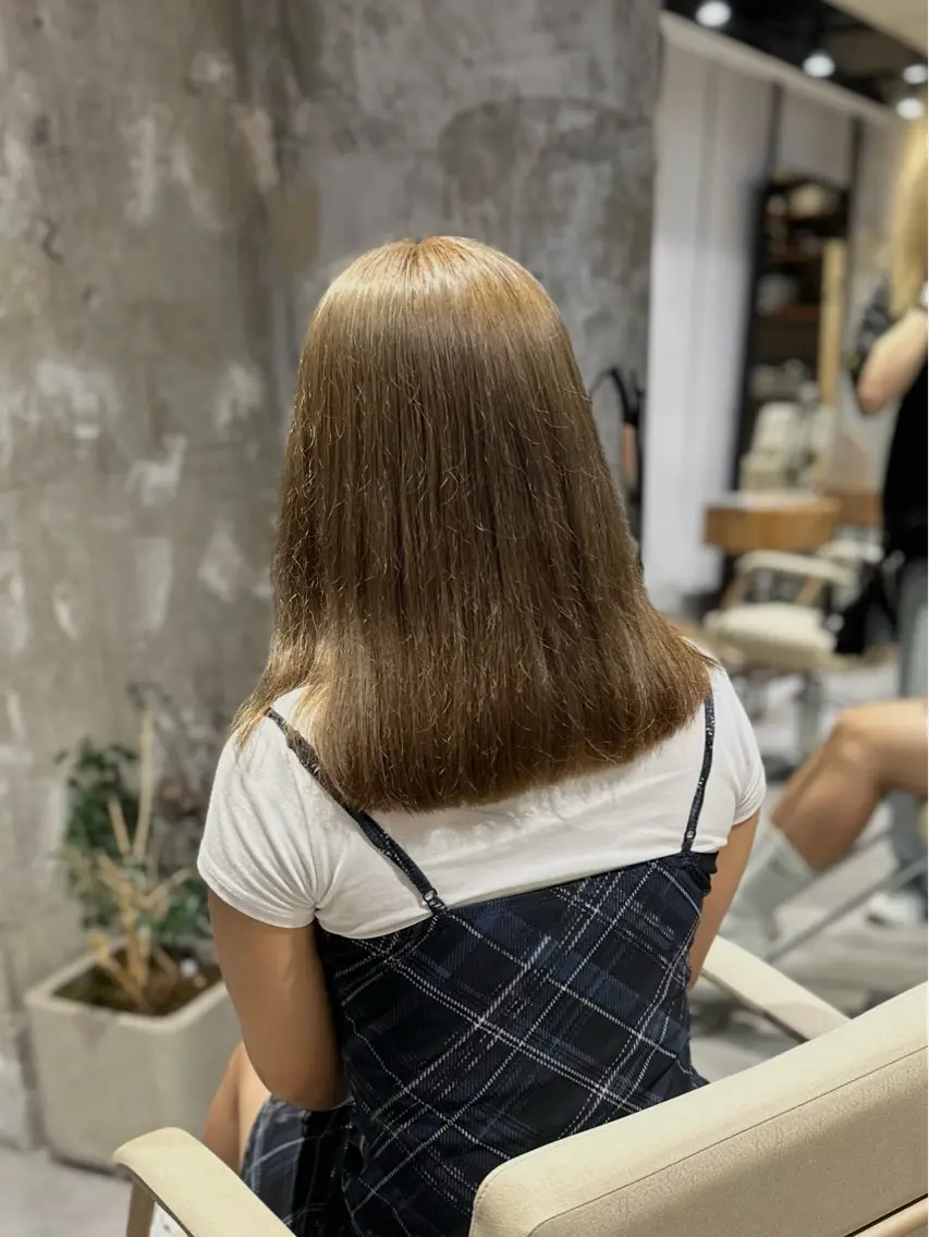 カラー ベージュカラー ブリーチ 相宮 優羽のヘアスタイル
