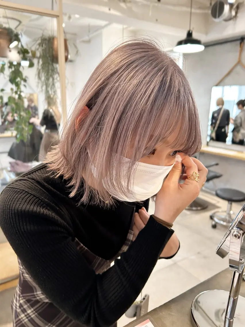 ショート カラー ハイトーンボブ 前田 表参道　グレージュのヘアスタイル