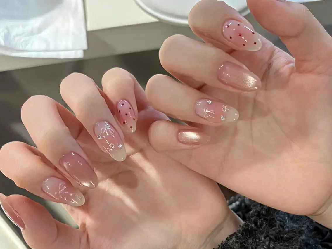 ネイル アートネイル ドット ジェルネイル ガーリー ホログラムネイル ハンドネイル ハンドケア 💖NA.YUKI NAIL錦糸町店💖のネイルデザイン
