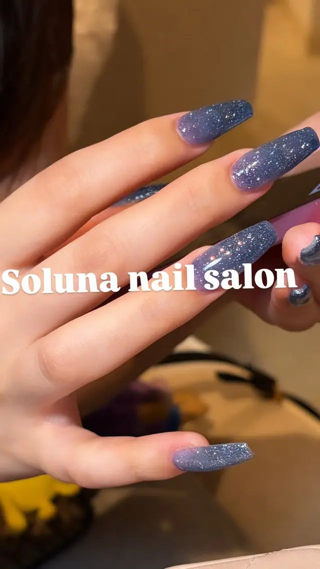 ネイル ブルー フラッシュネイル キラキラネイル ワンカラーネイル シンプルネイル ハンドネイル soluna 川崎のネイルデザイン