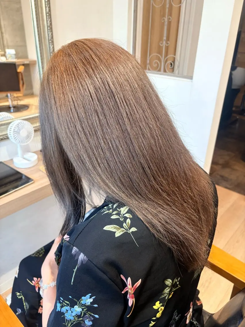 セミロング カラー 成田 愛海のヘアスタイル