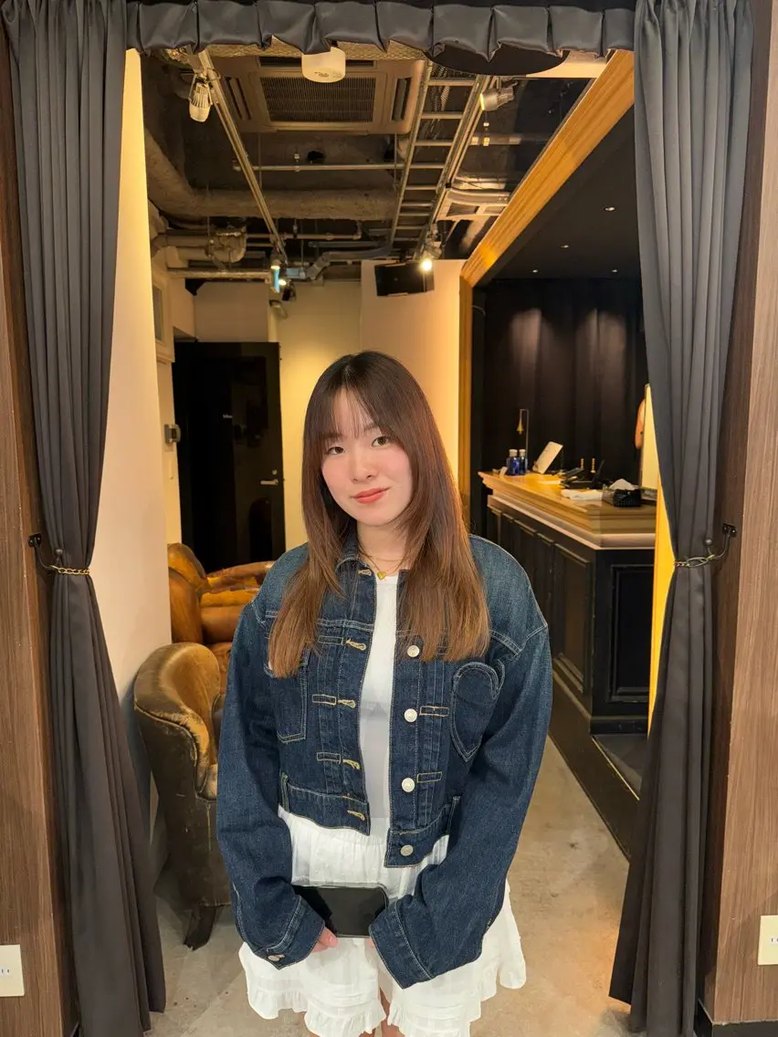 セミロング カット 暖色カラー Ryokaのヘアスタイル