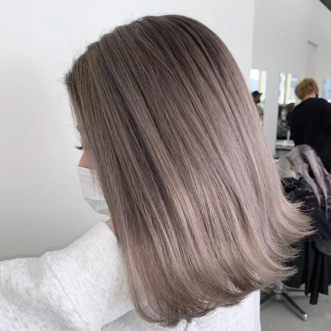 ミディアム カット ヘアカラー トリートメント 山田 絵里菜のヘアスタイル