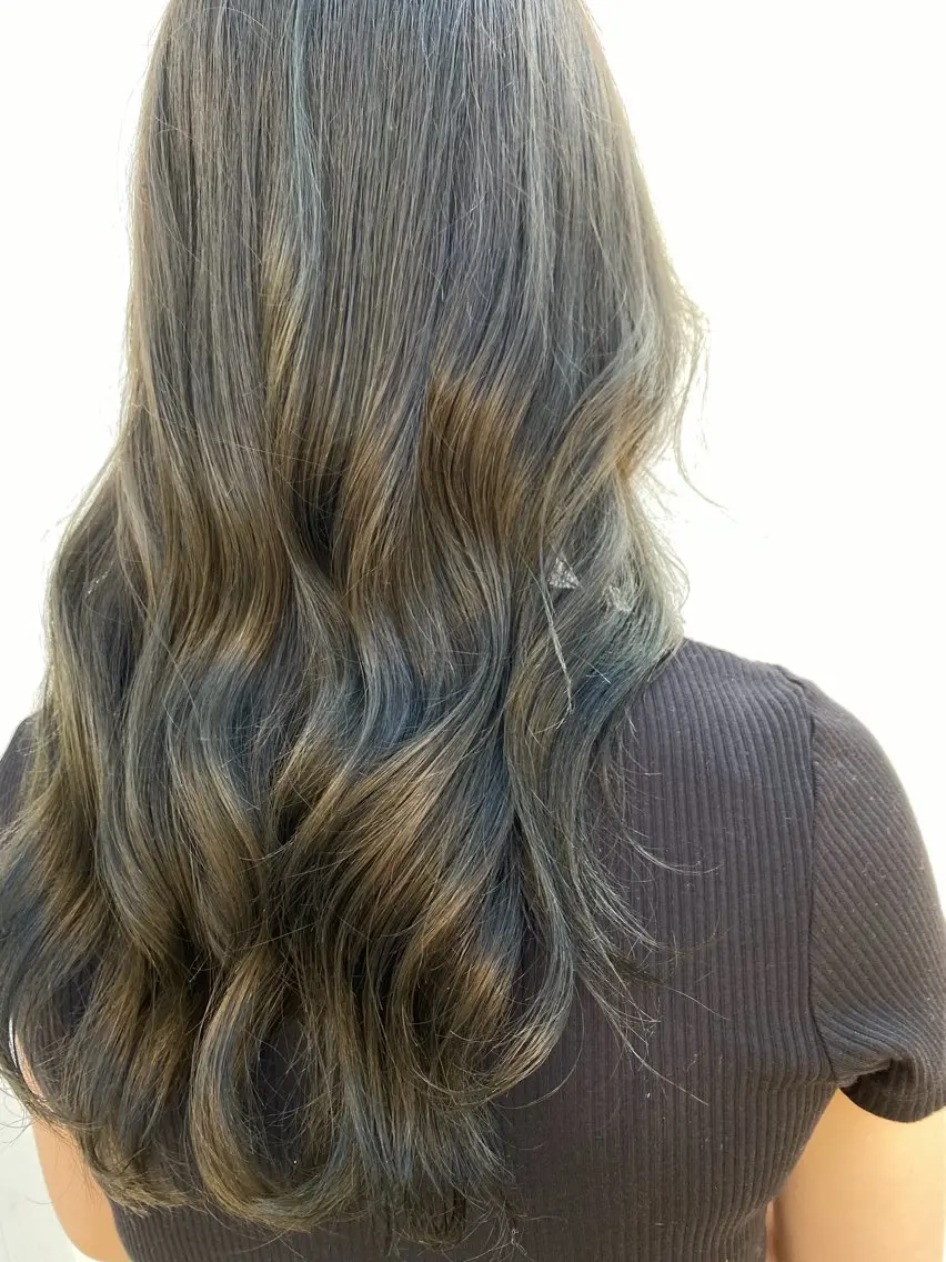 ロング カラー ハイライトカラー オリーブカラー ハイライト 市岡 美里のヘアスタイル