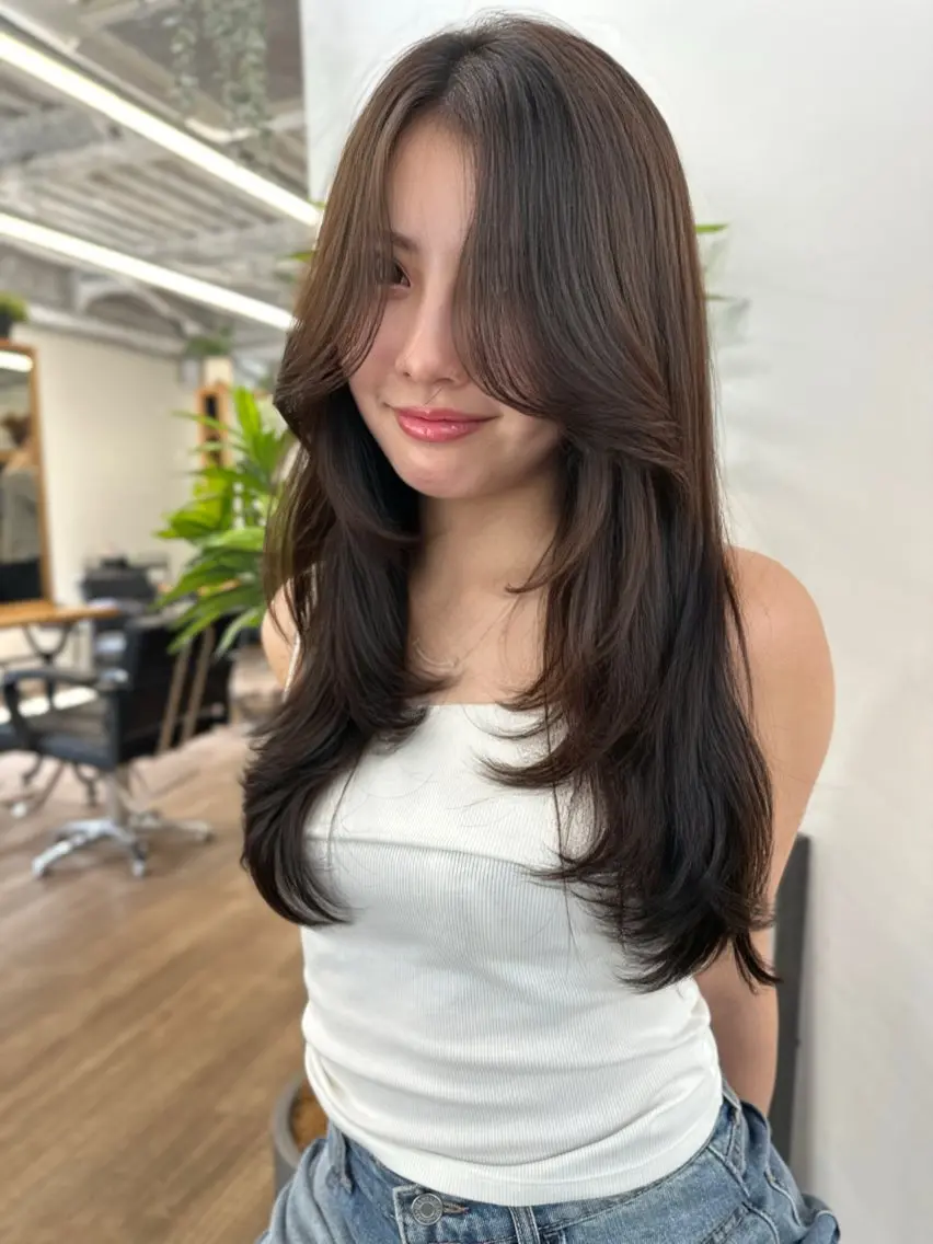 セミロング 外国人風カラー ハイライト 髪質改善 韓国風ヘア レイヤーカット カット ヘアカラー トリートメント 韓国風×透明感カラー 髪質改善オタベシンヤのヘアスタイル